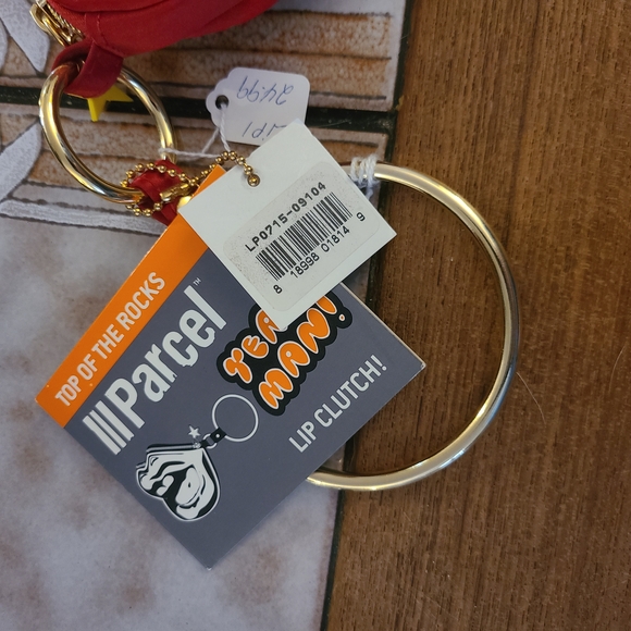 Lip-Shaped Red Bag - Picture 2 of 12